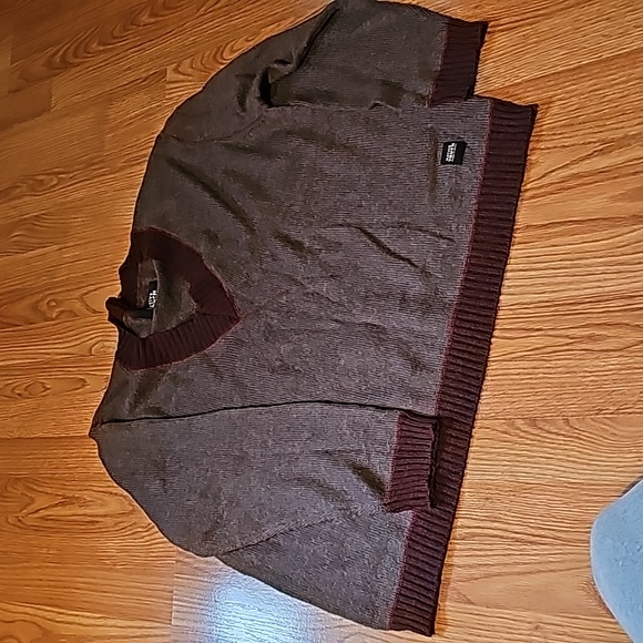 Sweaters. - Picture 5 of 7